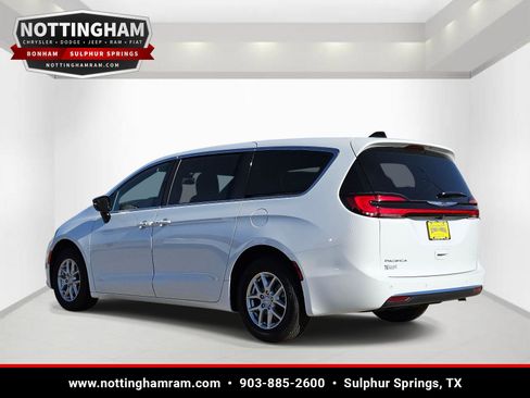 New 2026 Chrysler Pacifica Select FWD image 3