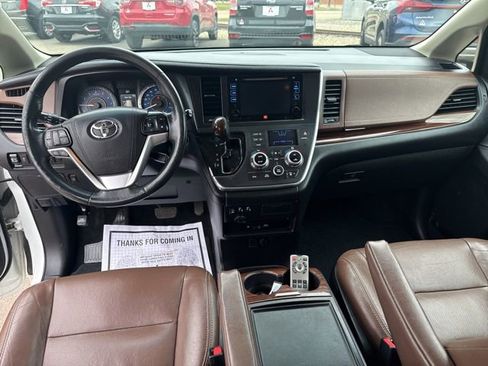 Used 2016 Toyota Sienna Limited Premium image 19
