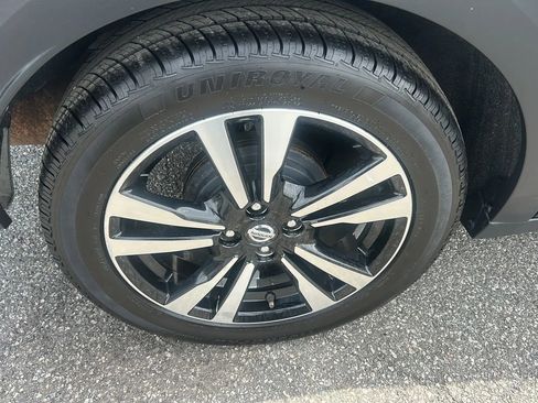 Used 2019 Nissan Kicks SV FWD image 28