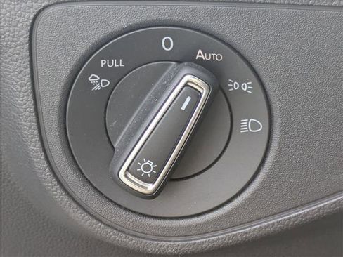 Used 2021 Volkswagen Atlas SEL Premium image 11