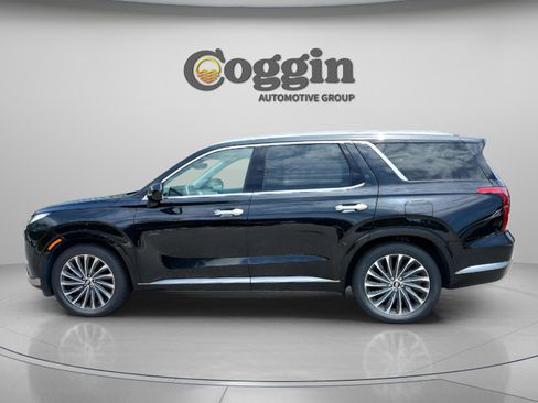 Used 2023 Hyundai Palisade Calligraphy w/ Cargo Package FWD image 2