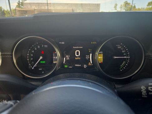 Used 2021 Jeep Wrangler Unlimited Sahara w/ Cold Weather Group AWD/4WD image 11