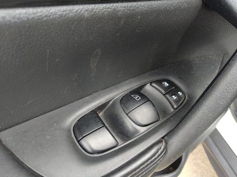 Used 2020 Nissan Rogue S FWD image 27