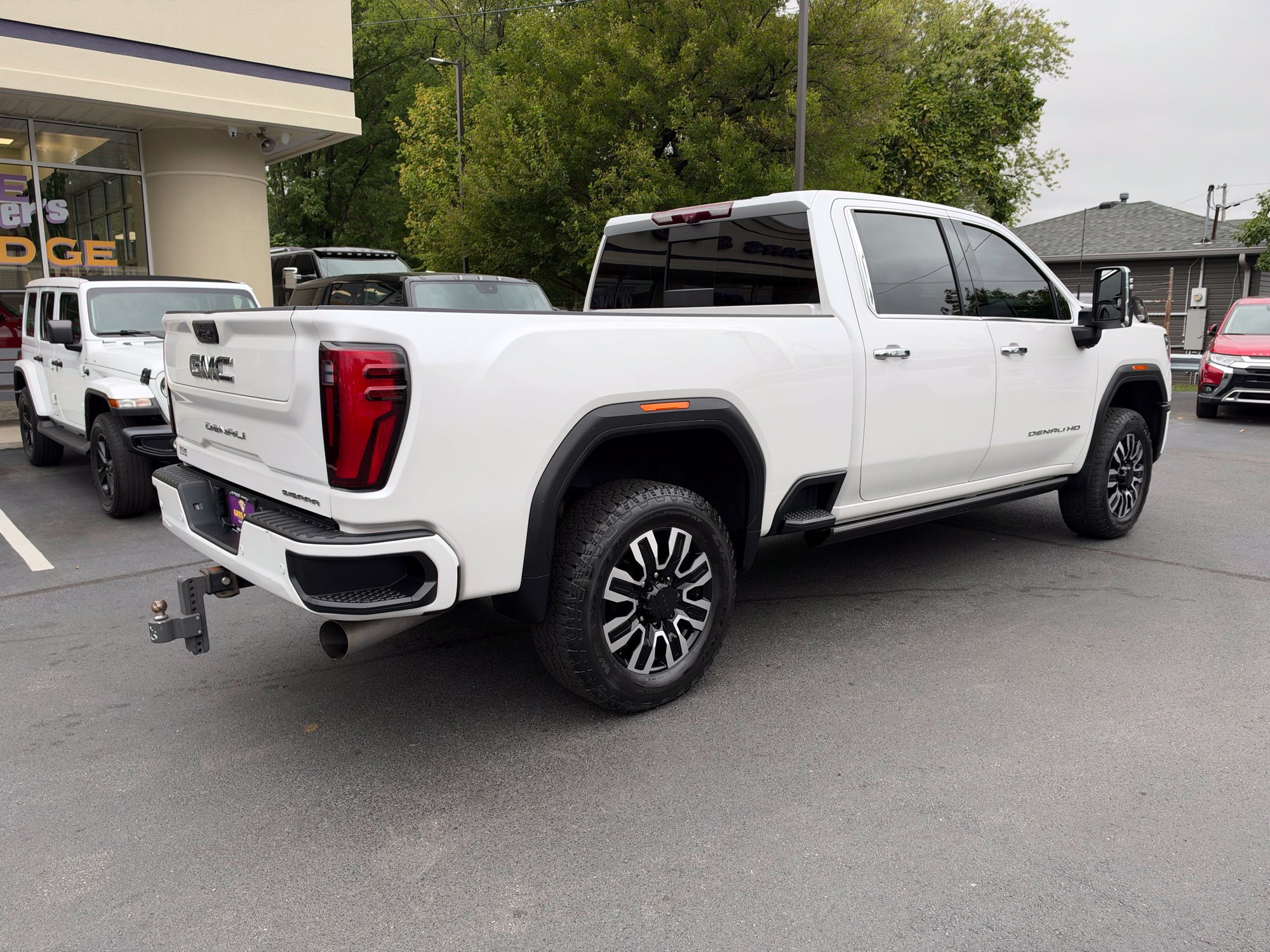 Used 2024 GMC Sierra 2500 Denali Ultimate AWD/4WD image 6