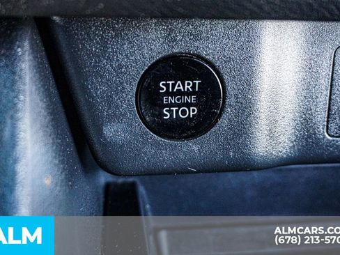 Used 2025 Nissan Rogue SV image 44