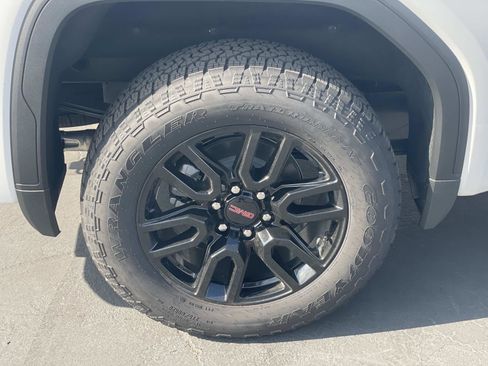 New 2026 GMC Sierra 1500 Elevation image 30