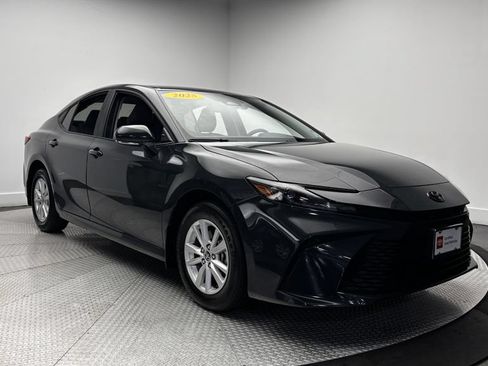 Used 2025 Toyota Camry LE AWD/4WD image 38