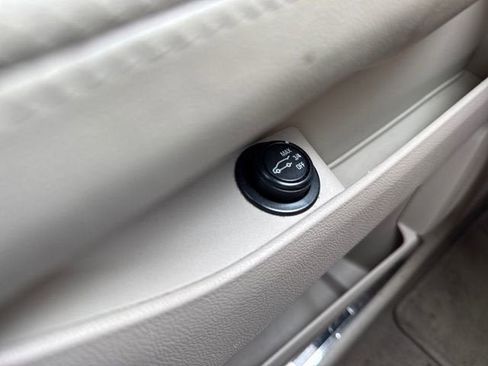 Used 2015 Cadillac SRX Premium w/ LPO, Protection Package FWD image 29