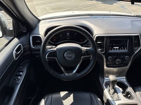Used 2019 Jeep Grand Cherokee Laredo AWD/4WD image 20