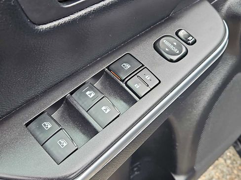 Used 2017 Toyota Camry SE image 21