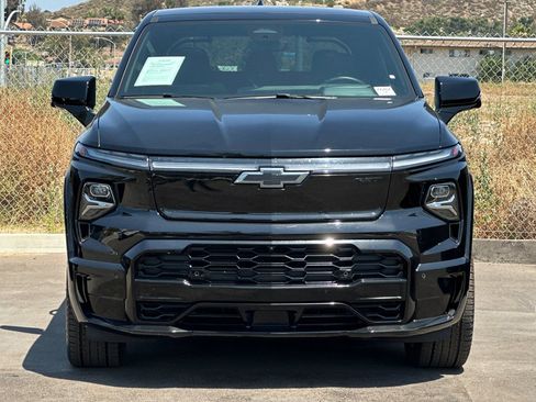 Used 2024 Chevrolet Silverado EV RST AWD/4WD image 9