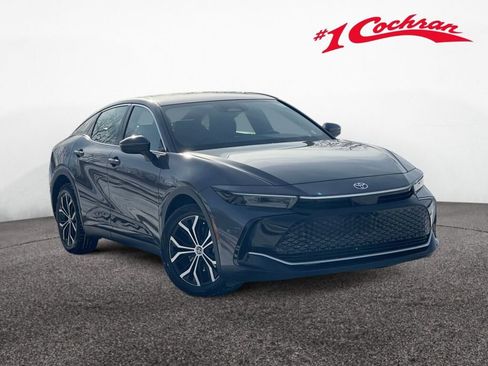 Used 2023 Toyota Crown XLE image 1