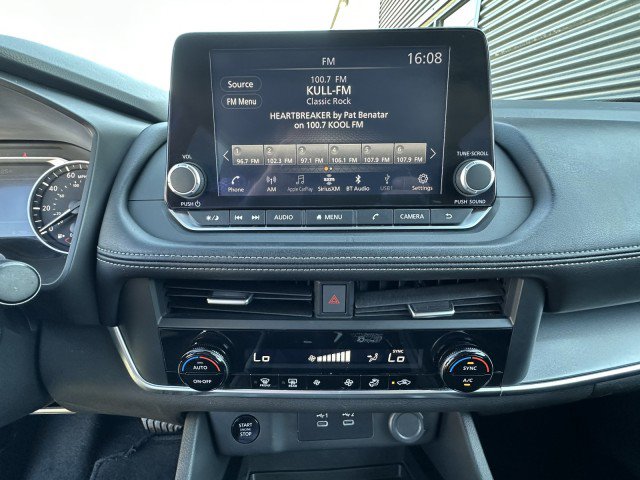 Used 2025 Nissan Rogue SV FWD image 21