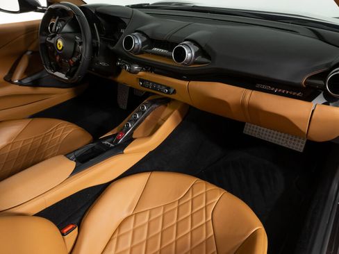 Used 2019 Ferrari 812 Superfast RWD image 39