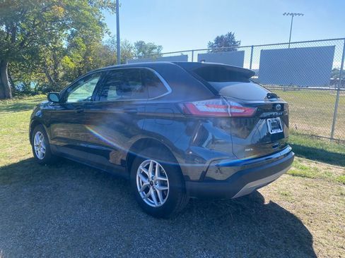 Used 2024 Ford Edge SEL w/ Convenience Package image 4