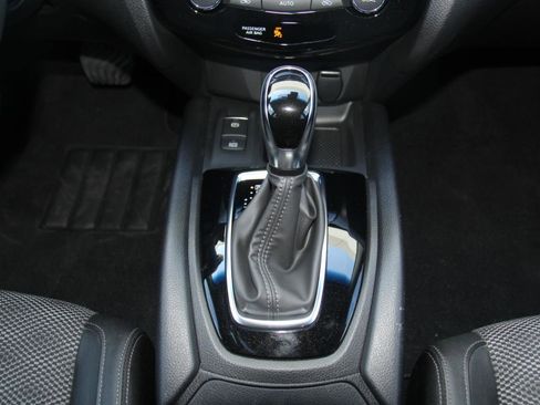 Used 2022 Nissan Rogue Sport SV w/ Technology Package image 19