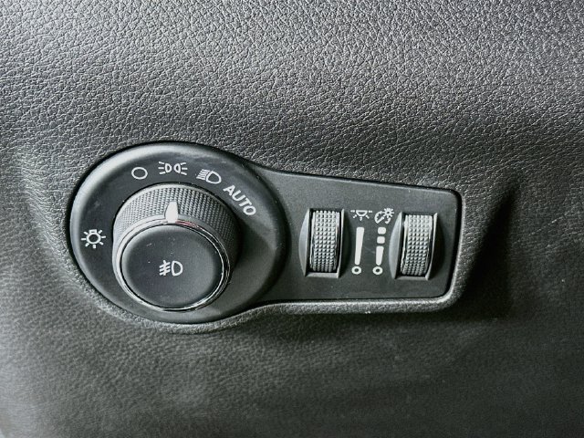Used 2024 Jeep Compass Latitude AWD/4WD image 12