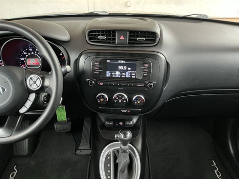 Used 2018 Kia Soul Base image 9