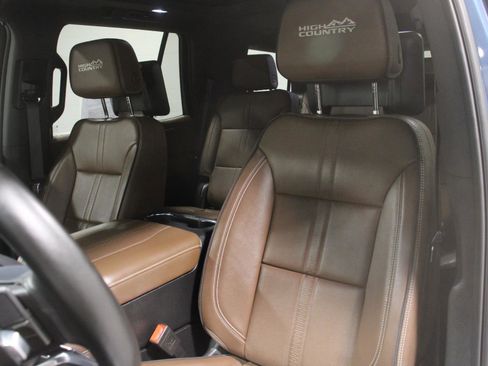 Used 2025 Chevrolet Tahoe High Country AWD/4WD image 4