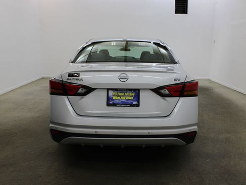 Used 2024 Nissan Altima 2.5 SV FWD image 4
