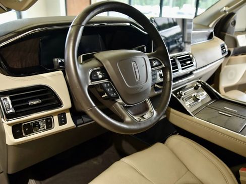 Used 2023 Lincoln Navigator Reserve AWD/4WD image 12