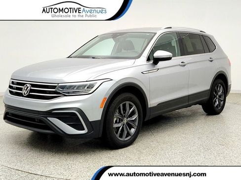 Used 2023 Volkswagen Tiguan SE FWD image 1