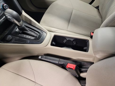 Used 2018 Ford Focus SE FWD image 26