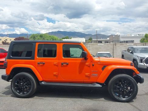Used 2023 Jeep Wrangler Unlimited Sahara w/ Cold Weather Group AWD/4WD image 2
