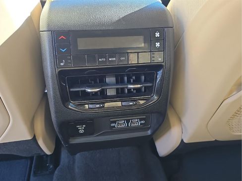 Used 2021 Jeep Grand Cherokee L Limited AWD/4WD image 22