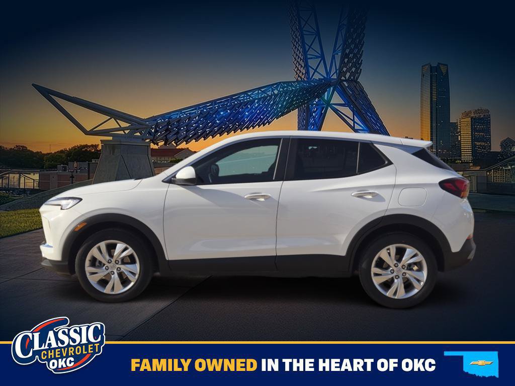 Used 2024 Buick Encore GX Preferred w/ Comfort Package FWD image 4