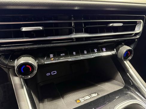 Certified 2024 Chevrolet Traverse LT FWD image 22