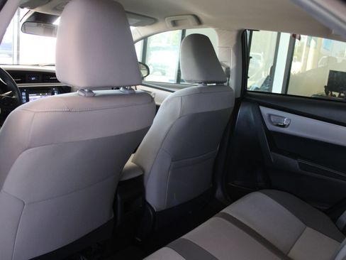 Used 2018 Toyota Corolla LE FWD image 12