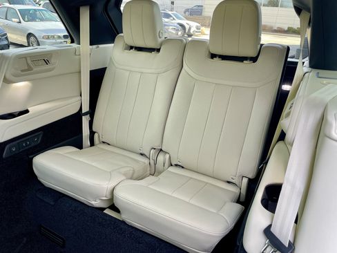 Used 2026 Land Rover Range Rover Long Wheelbase SE AWD/4WD image 32