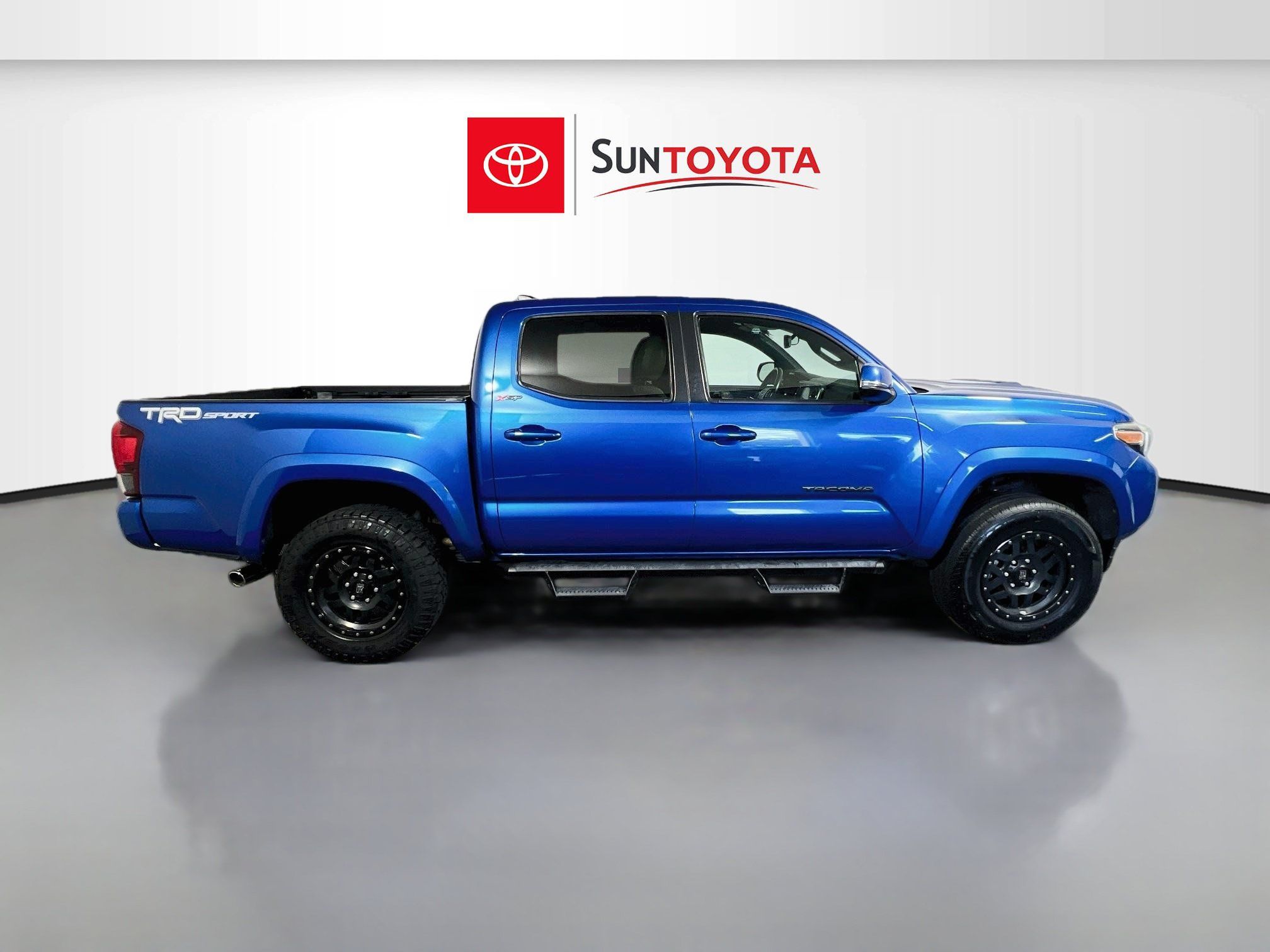 Used 2018 Toyota Tacoma TRD Sport RWD image 2