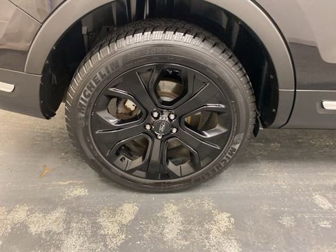 Used 2019 Ford Explorer Platinum image 34