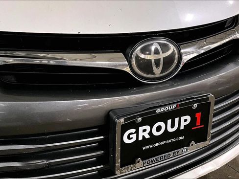 Used 2015 Toyota Camry XLE image 29