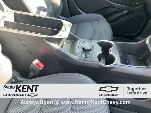 Used 2023 GMC Terrain SLE w/ Driver Convenience Package image 15