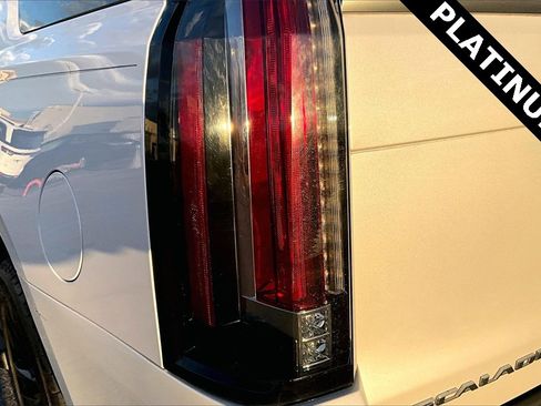 Used 2019 Cadillac Escalade Platinum image 33