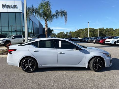Used 2023 Nissan Altima 2.5 SR w/ SR Premium Package FWD image 8