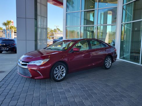 Used 2017 Toyota Camry XLE image 33