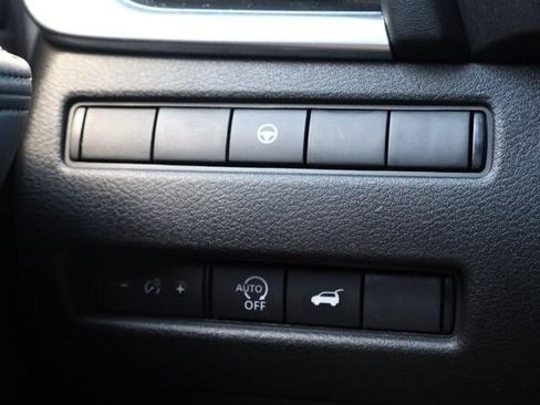 Certified 2025 Nissan Rogue SV FWD image 18