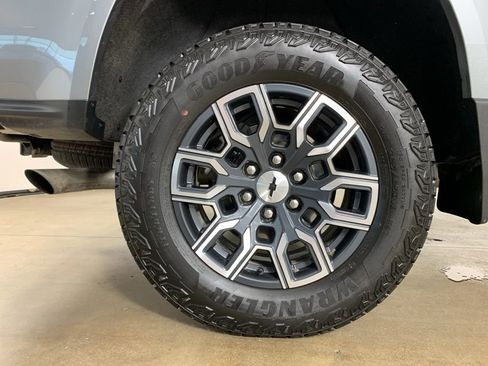 Used 2024 Chevrolet Colorado Z71 w/ Z71 Convenience Package 2 image 38