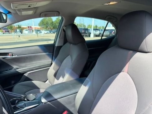 Used 2018 Toyota Camry LE FWD image 12