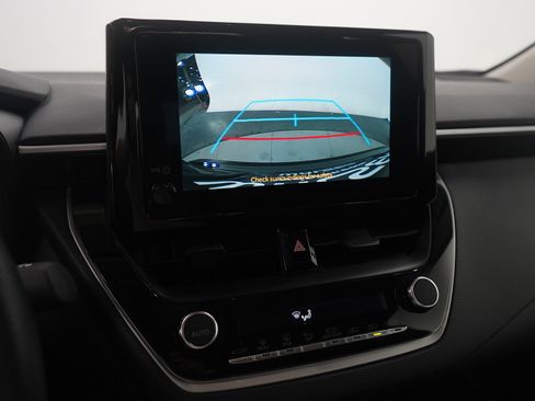 Used 2025 Toyota Corolla LE FWD image 24