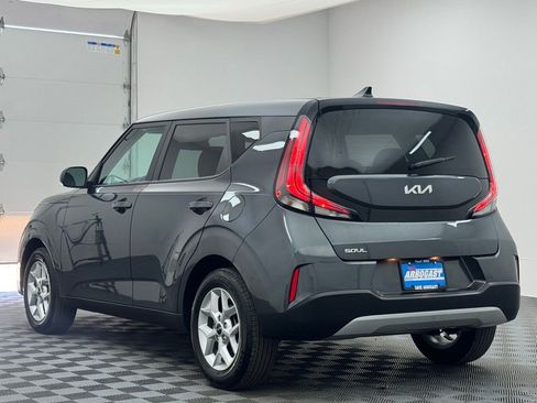 Used 2023 Kia Soul LX w/ Option Group 015 FWD image 9