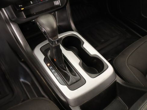 Used 2022 Chevrolet Colorado LT w/ Fleet Safety Package image 7