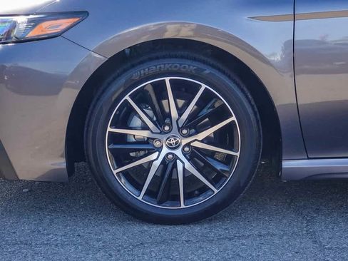 Used 2023 Toyota Camry SE image 10