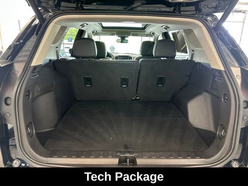 Used 2024 GMC Terrain Denali w/ Denali Premium Package AWD/4WD image 7