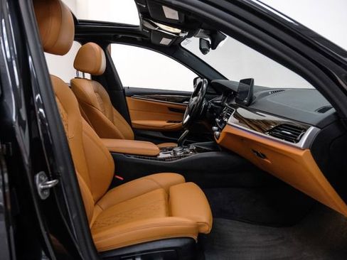 Used 2022 BMW 530e w/ Premium Package image 34