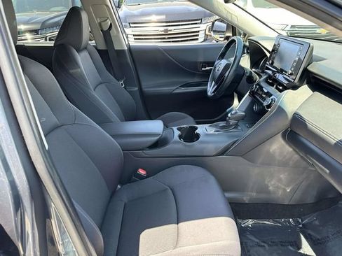 Used 2022 Toyota Venza LE AWD/4WD image 19